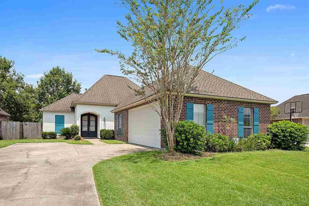 Baton Rouge Front yard view